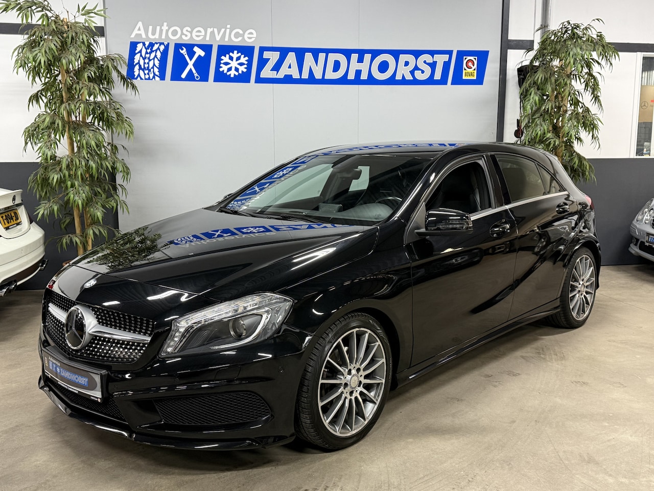 Mercedes-Benz A-klasse - 180 Ambition // AMG Line // Cruise // Navi - AutoWereld.nl
