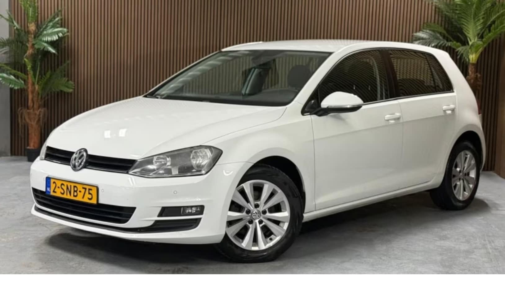 Volkswagen Golf - 1.2 TSI Highline Schade aan beide passagiersdeuren en achterste velg aan bestuurderszijde. - AutoWereld.nl