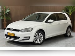 Volkswagen Golf - 1.2 TSI Highline - schade aan beide passagiersdeuren en achterste velg aan bestuurderszijde.