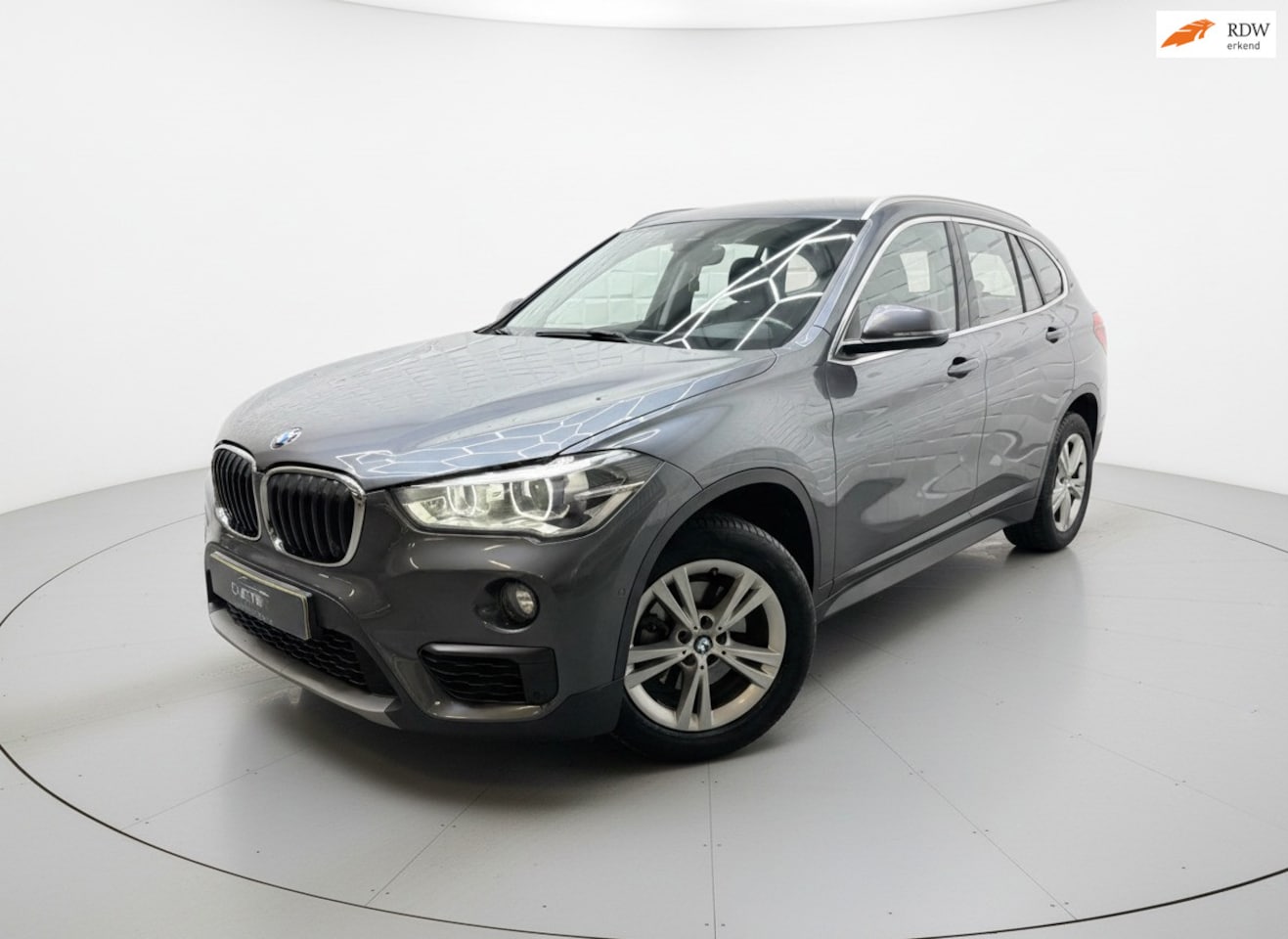 BMW X1 - SDrive18i High Executive AUTOMAAT PDC NAVI SFEERVER - AutoWereld.nl