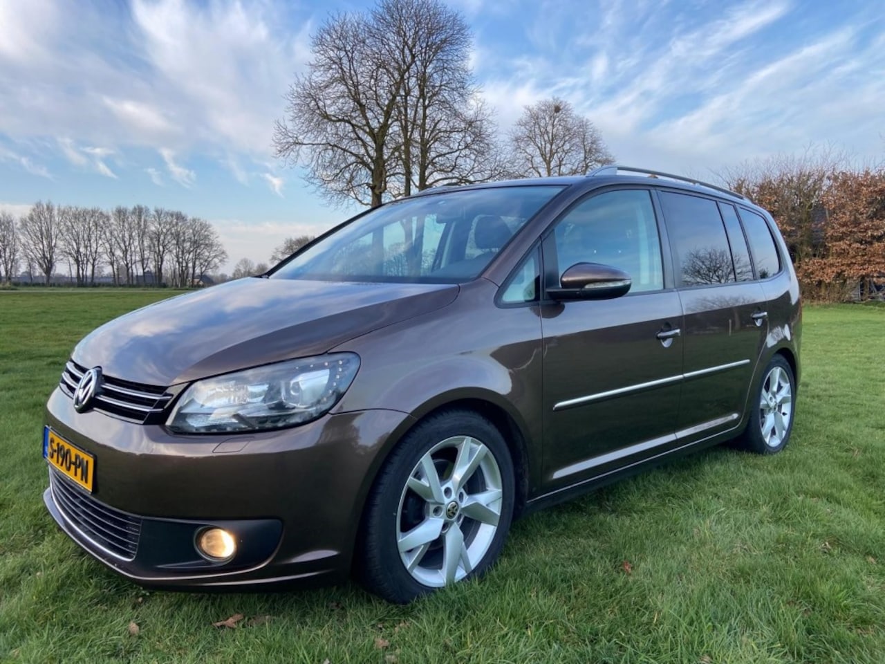 Volkswagen Touran - 1.4 TSI Highline Plus AUTOMAAT  7 PERSOONS - AutoWereld.nl