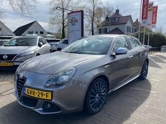 Alfa Romeo Giulietta - 1.4 T DISTINCTIVE 170PK / BOSE HIFI / NAVI / LED / HALF LEDER / 18'' LM-VELGEN