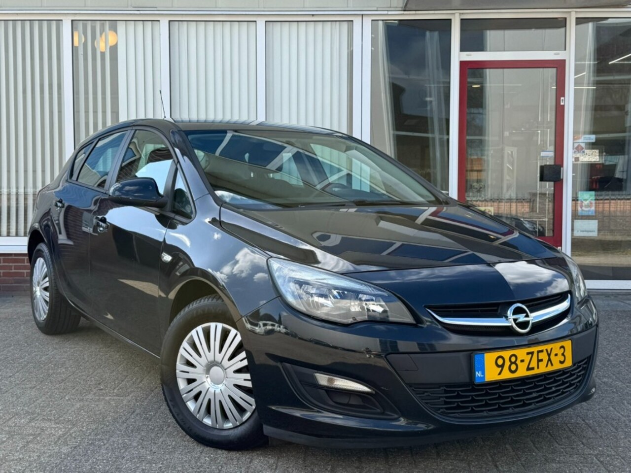 Opel Astra - 1.4 Edition 5 Deurs I Airco I Trekhaak I Cruise I Volledig onderhouden - AutoWereld.nl