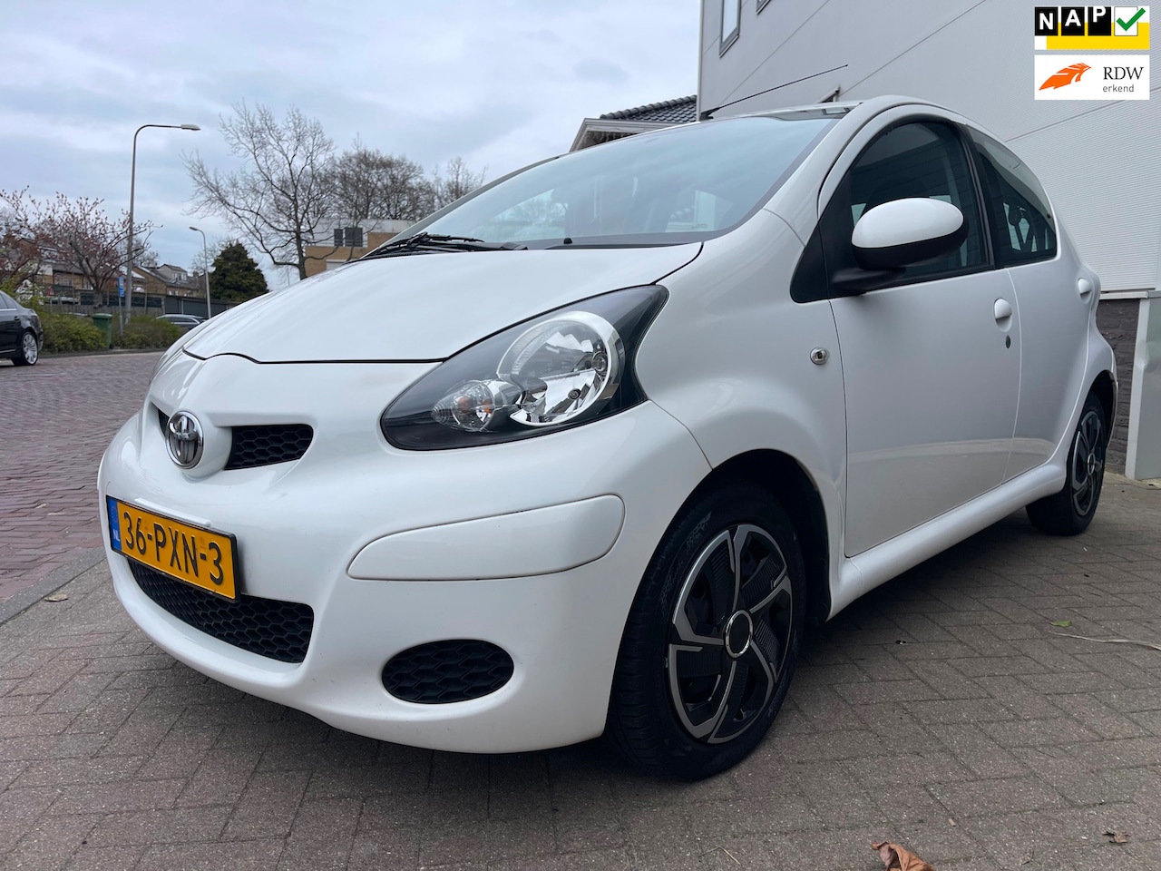 Toyota Aygo - 1.0-12V Comfort Navigator/Airco/Navi/Aux/Elek-pakket - AutoWereld.nl