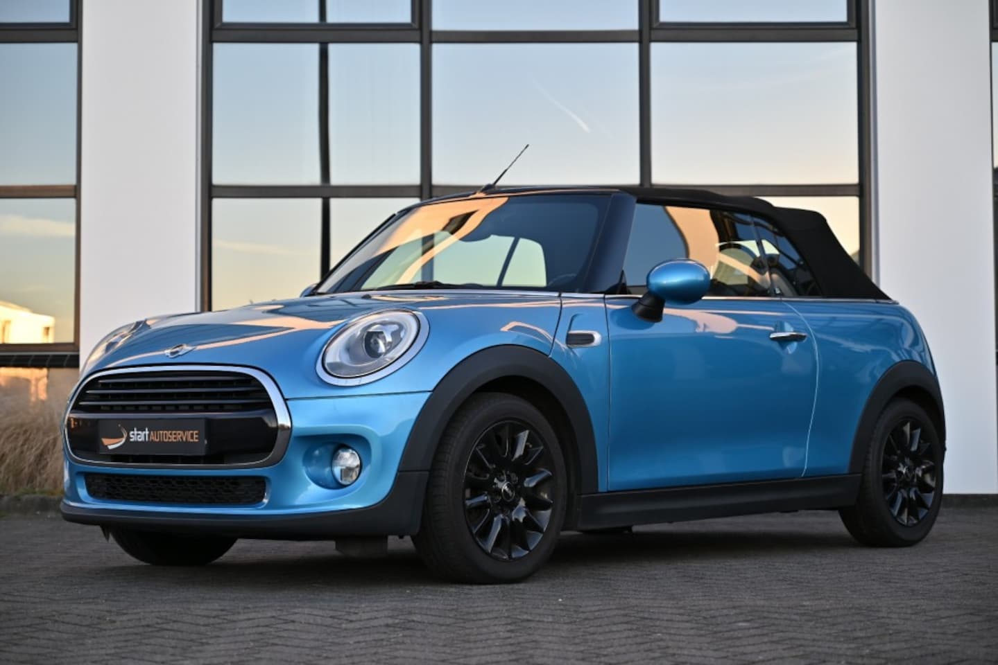 MINI Cooper - Cabrio Chili Electric Blue Navi Cruise Dealer OH - AutoWereld.nl