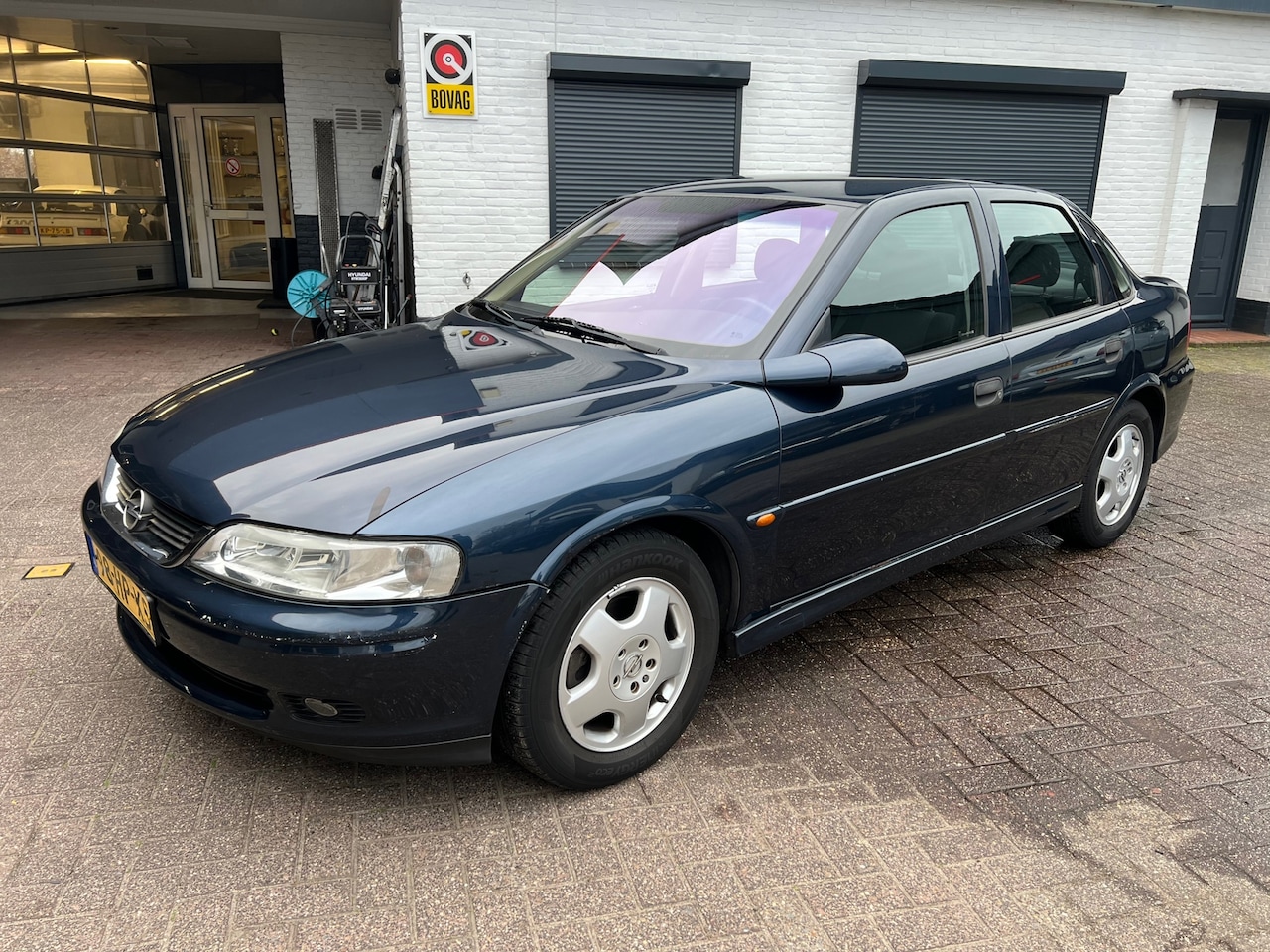Opel Vectra - 1.6-16V Business Edition Automaat / Clima - AutoWereld.nl