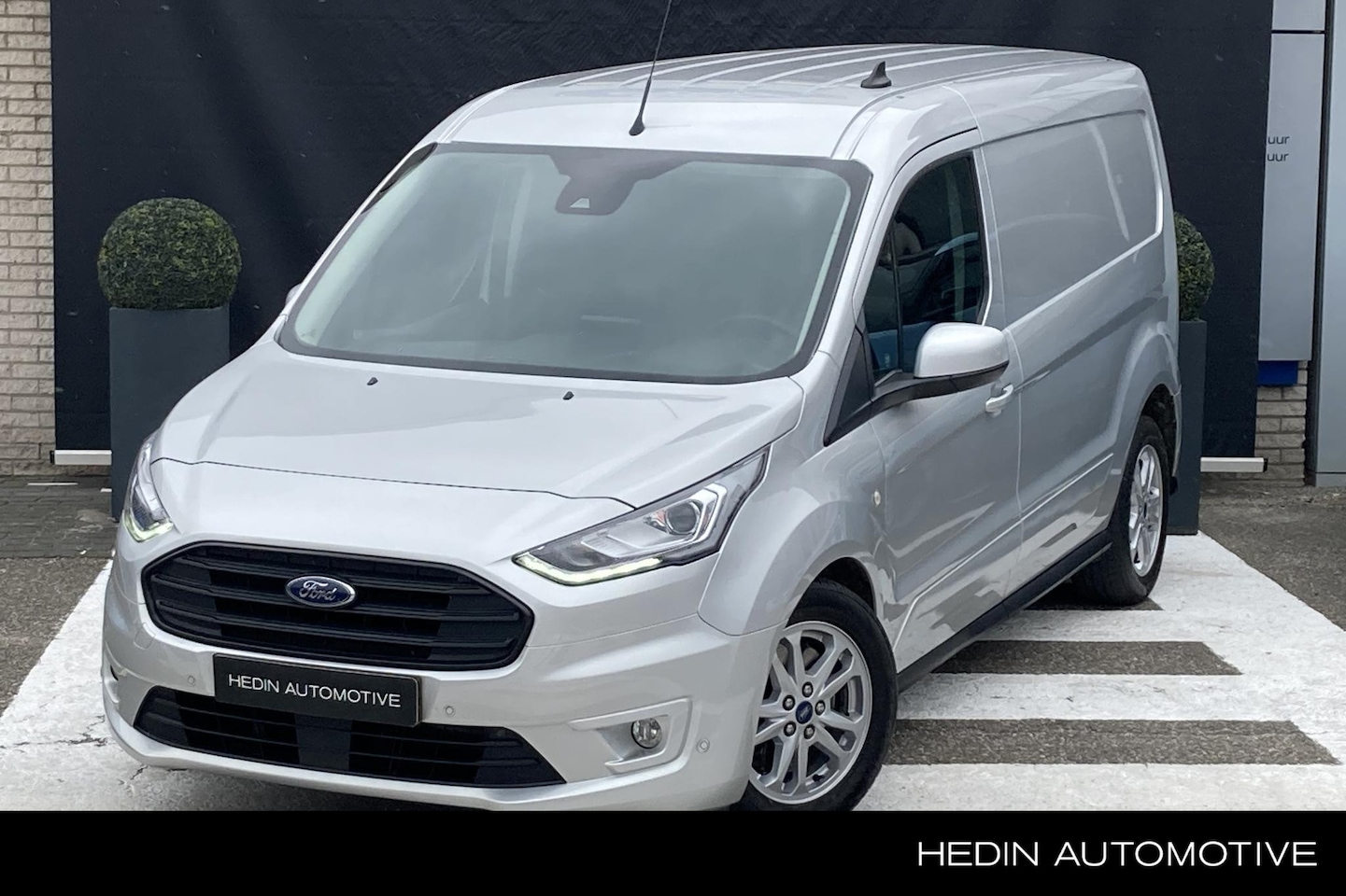 Ford Transit Connect - 1.5 EcoBlue L2 Limited Automaat | incl. inrichting - AutoWereld.nl