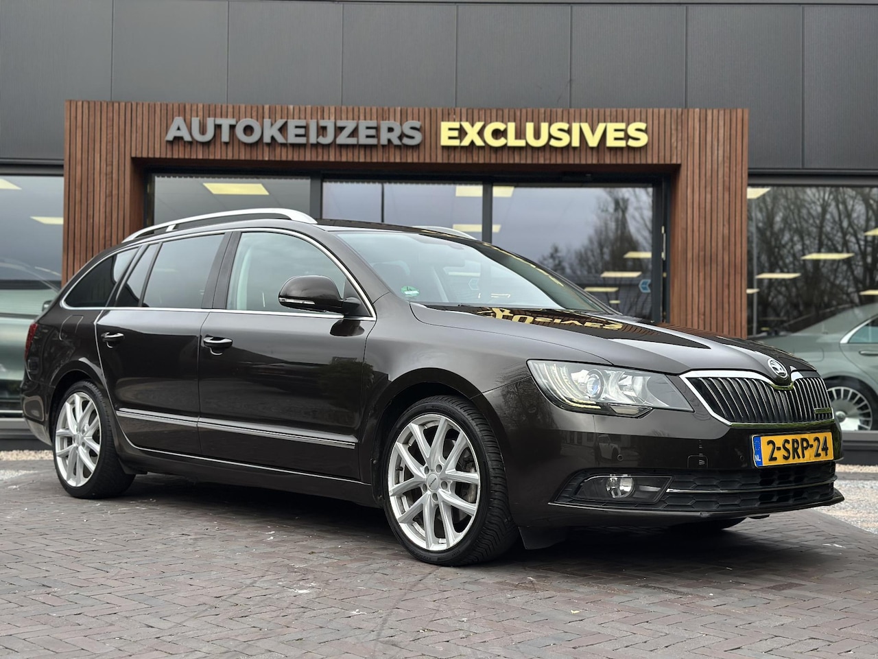 Skoda Superb Combi - 1.6 TDI Sprint Pro Alcantara Xenon Navigatie Memory - AutoWereld.nl