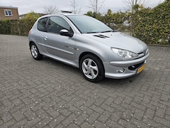 Peugeot 206 - 1.4-16V Quiksilver