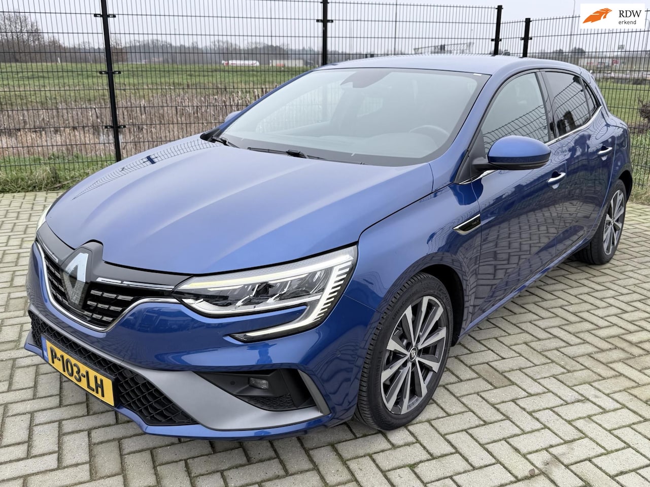 Renault Mégane E-Tech - Estate 1.6 Plug-In Hybrid 160 R.S. Line | Camera | PDC | Keyless | Cruise Control | 17' LM - AutoWereld.nl