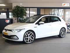 Volkswagen Golf - 8 1.5 eTSI Style 150PK DSG Pano Navi ACC Memory