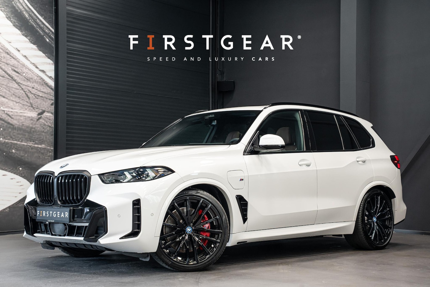 BMW X5 - xDrive50e *M-Sport Pro / Harman Kardon / Stoelventilatie + Massage / Panorama Sky Lounge / - AutoWereld.nl