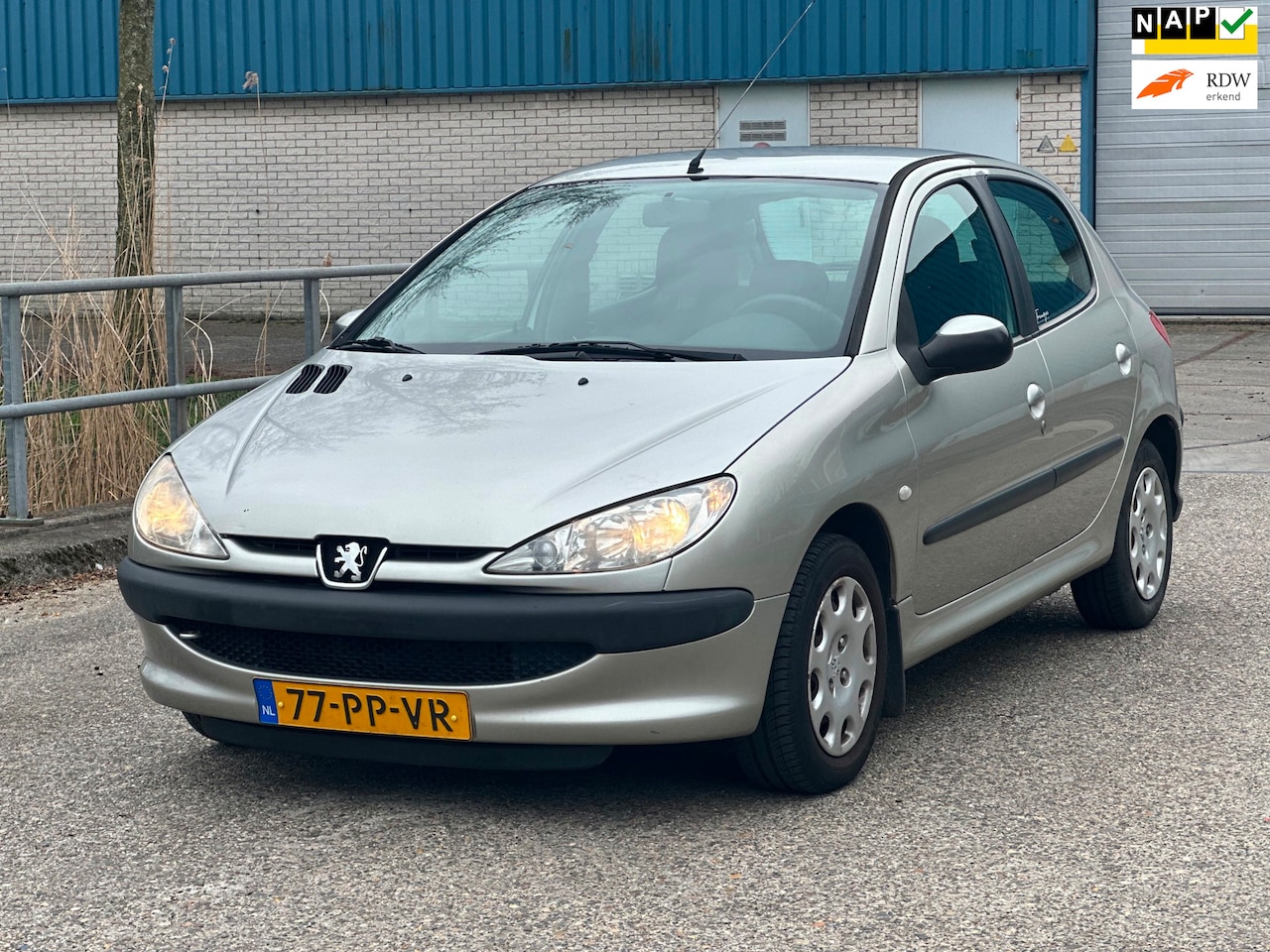 Peugeot 206 - 1.4 X-line!Automaat!Airco!NAP - AutoWereld.nl