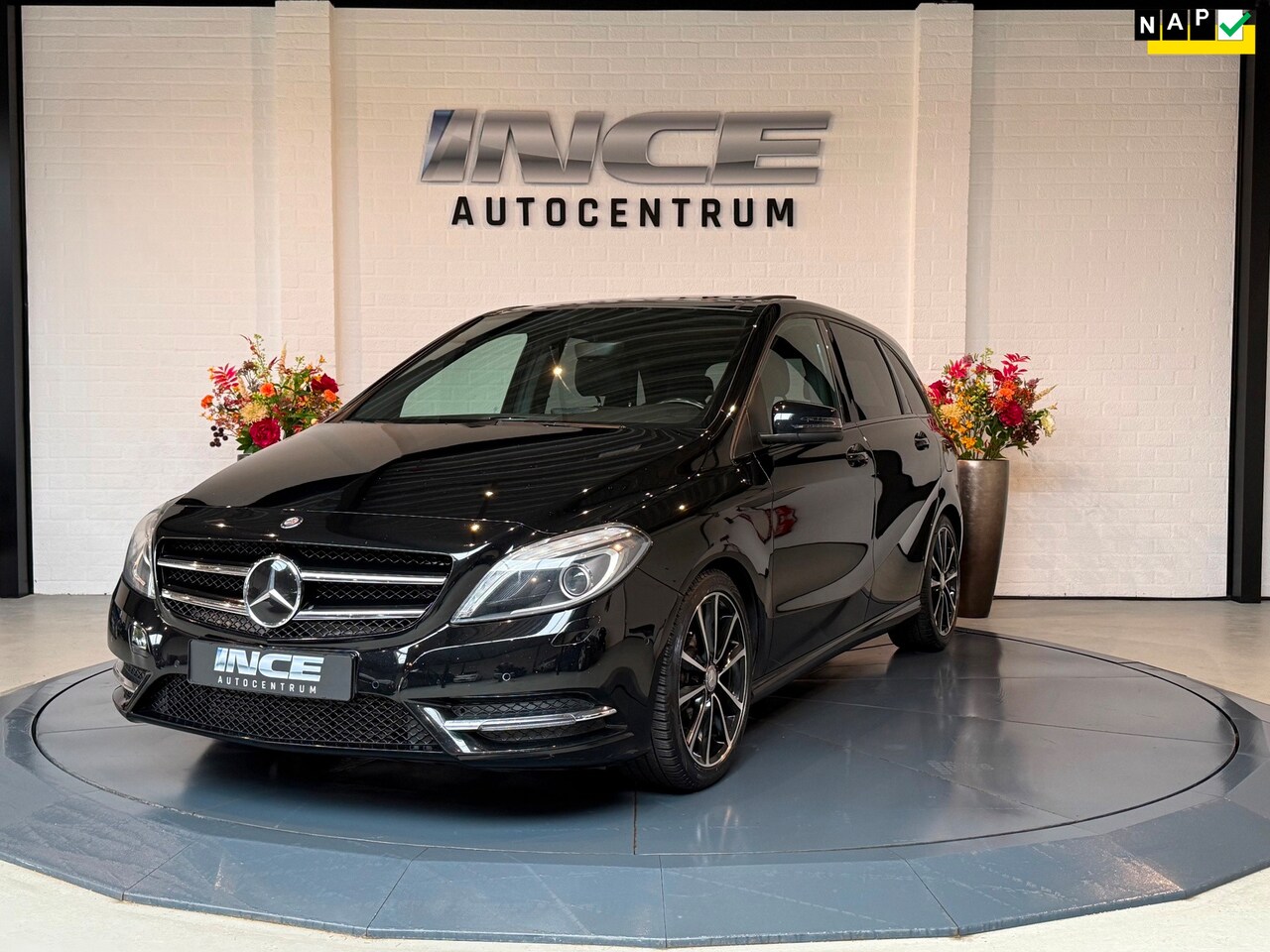 Mercedes-Benz B-klasse - 180 Ambition PANO | Cruise | Trekhaak - AutoWereld.nl
