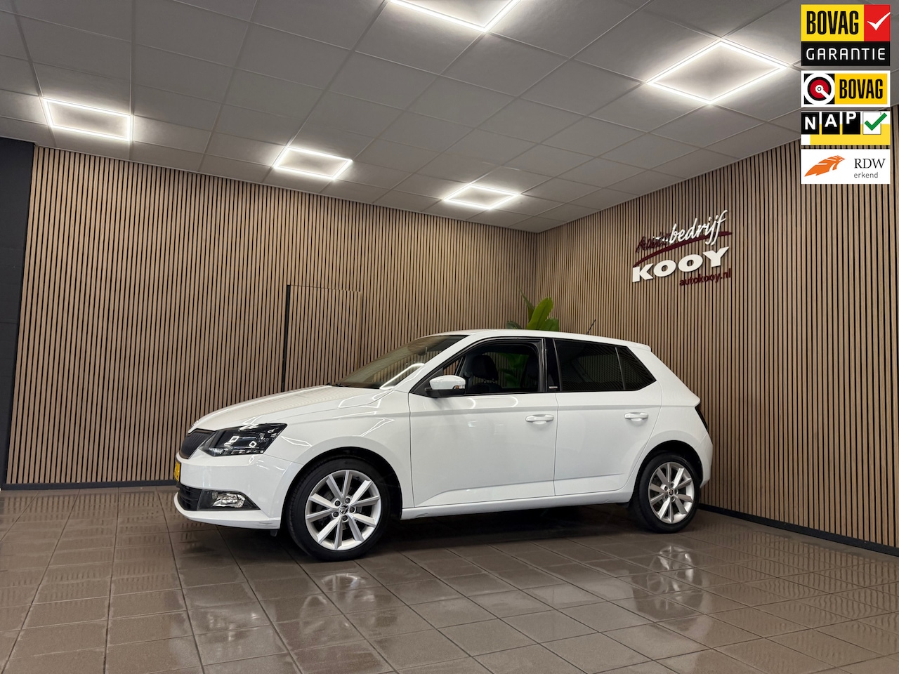 Skoda Fabia - 1.2 TSI JOY * Stoelverwarming / Cruise control / LM Velgen / NL Auto * - AutoWereld.nl