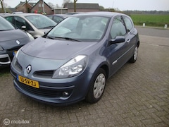 Renault Clio - 1.6-16V Initiale automaat