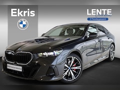 BMW 5-serie - Sedan 530e M Sportpakket Pro | Innovation Pack | Travel Pack | Comfort Pack | Stuurwielran