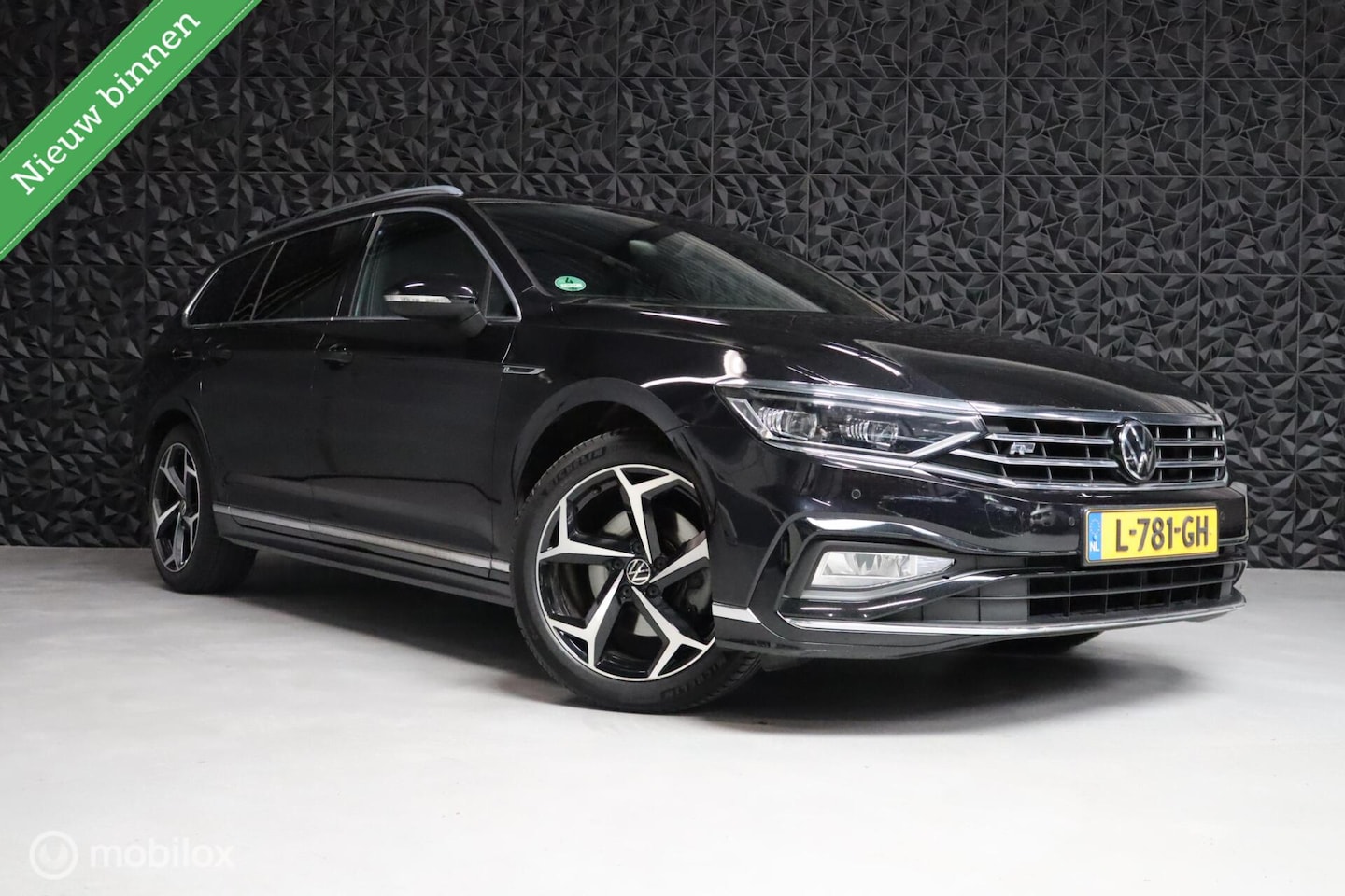 Volkswagen Passat Variant - 1.5 TSI R-Line Business + 1.5 TSI R-Line Business + | PANO | - AutoWereld.nl