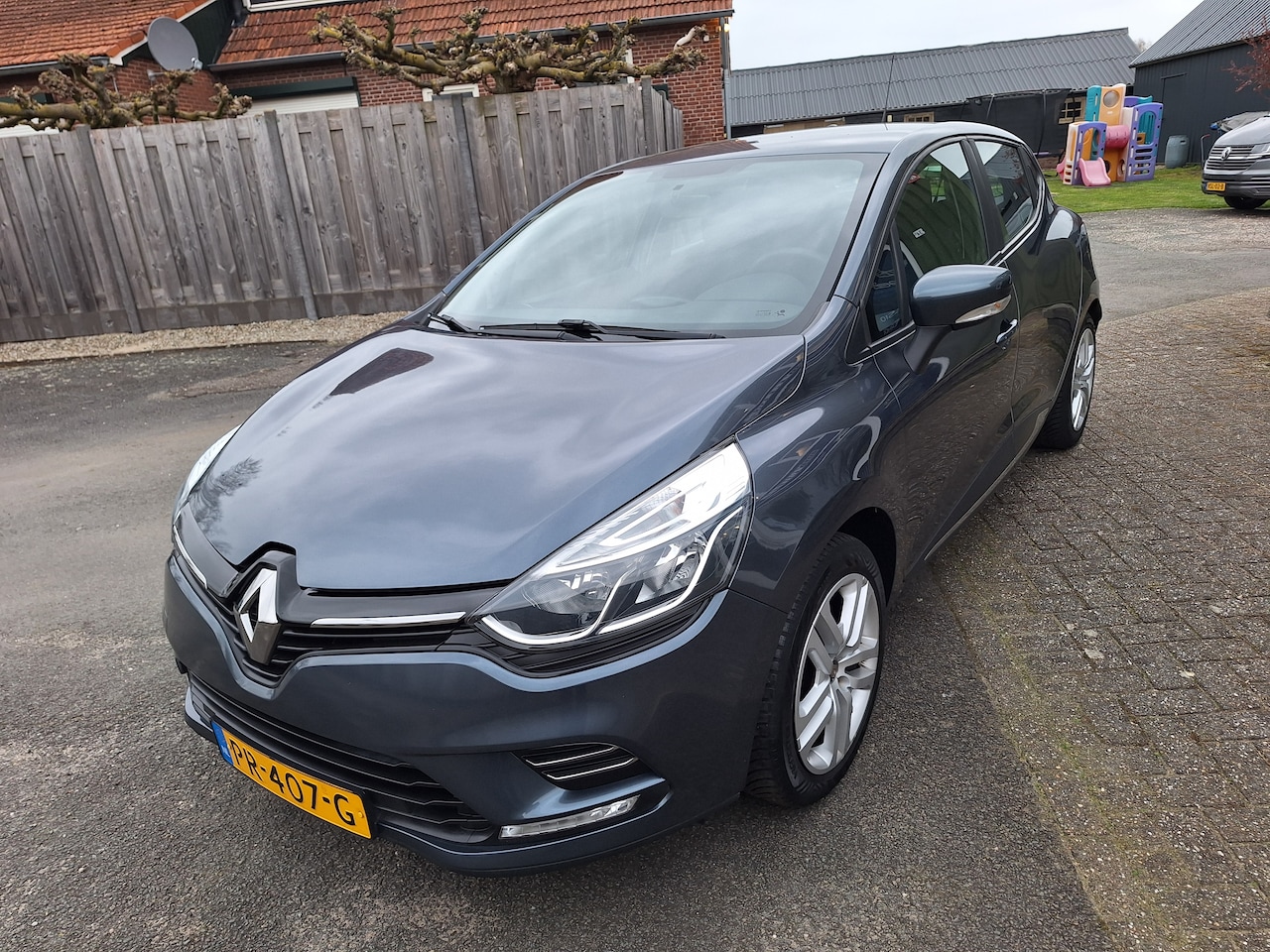 Renault Clio - 0.9 TCe Ecoleader Zen clio met navigatie en cruise control
