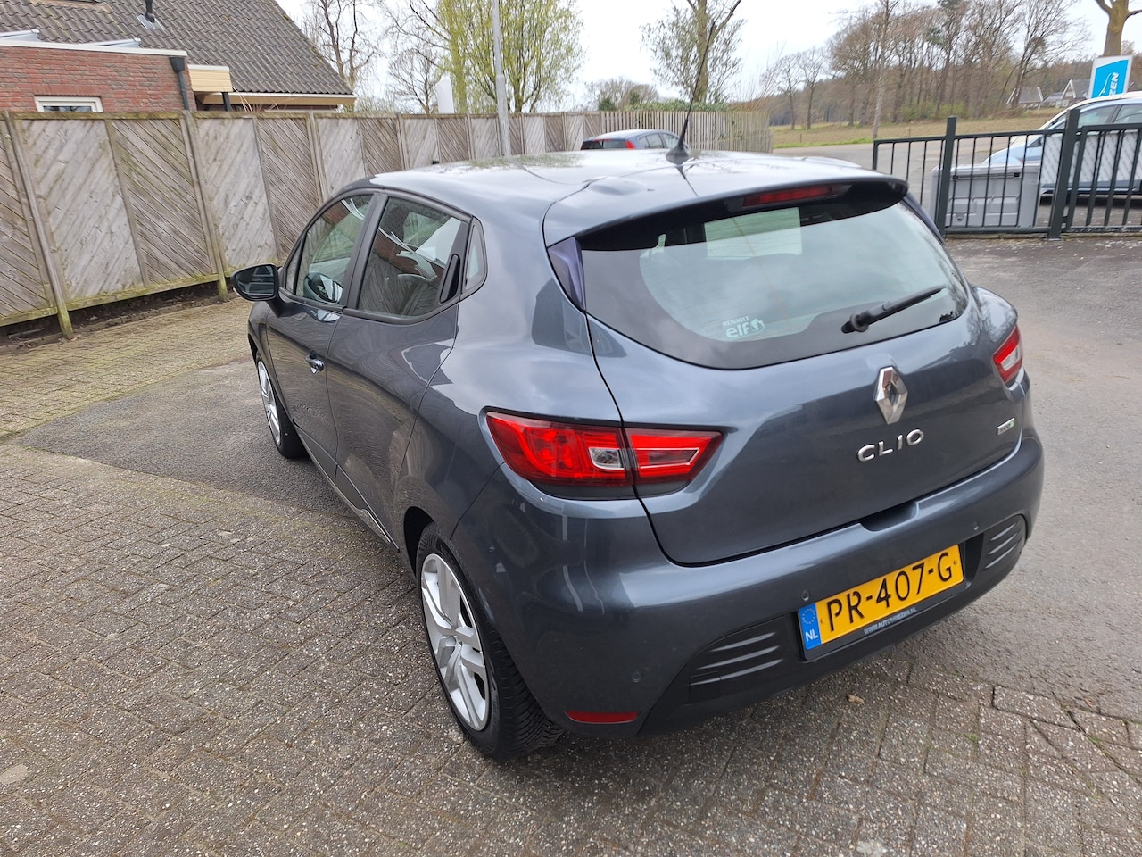 Renault Clio - 0.9 TCe Ecoleader Zen clio met navigatie en cruise control