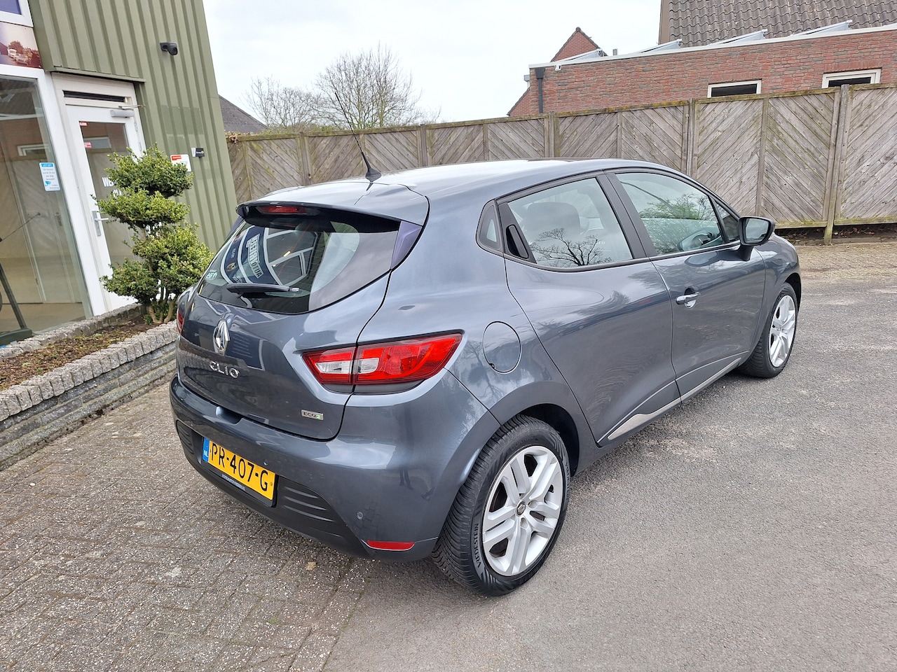 Renault Clio - 0.9 TCe Ecoleader Zen clio met navigatie en cruise control