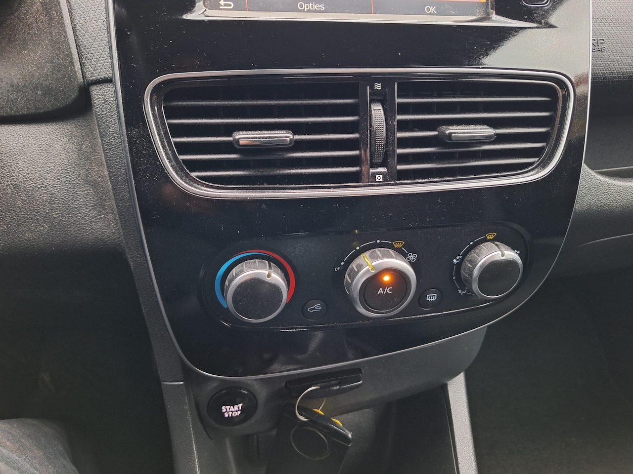 Renault Clio - 0.9 TCe Ecoleader Zen clio met navigatie en cruise control