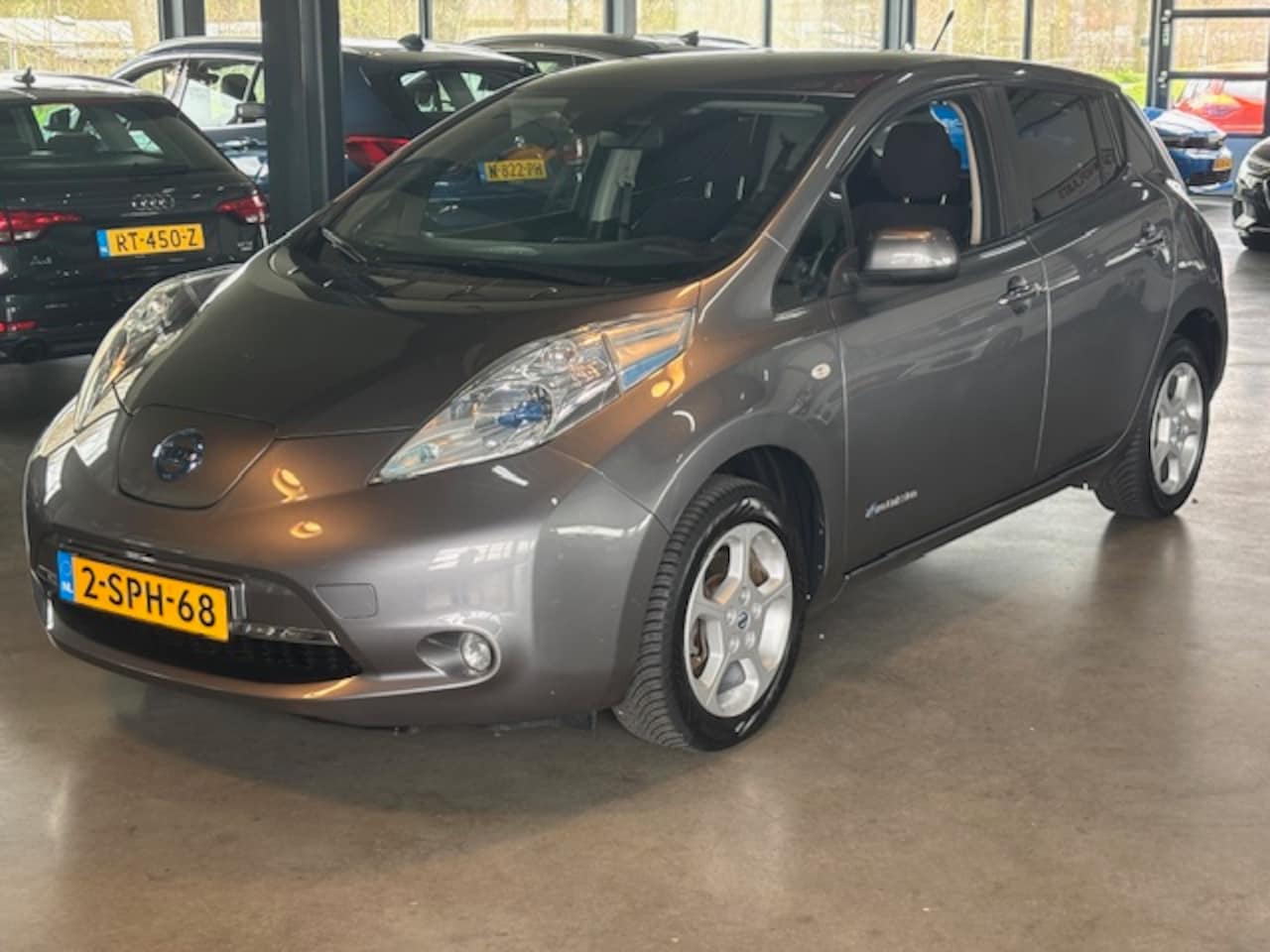 Nissan LEAF - Electric 24kW Apk maart 2027 nette auto met laadkabel. - AutoWereld.nl