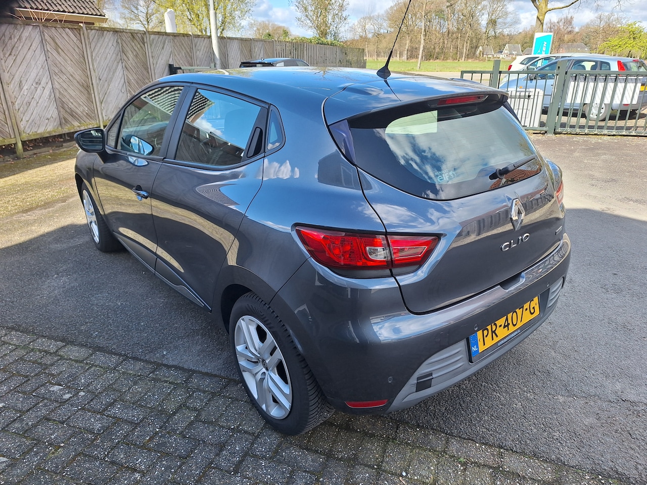 Renault Clio - 0.9 TCe Ecoleader Zen clio met navigatie en cruise control