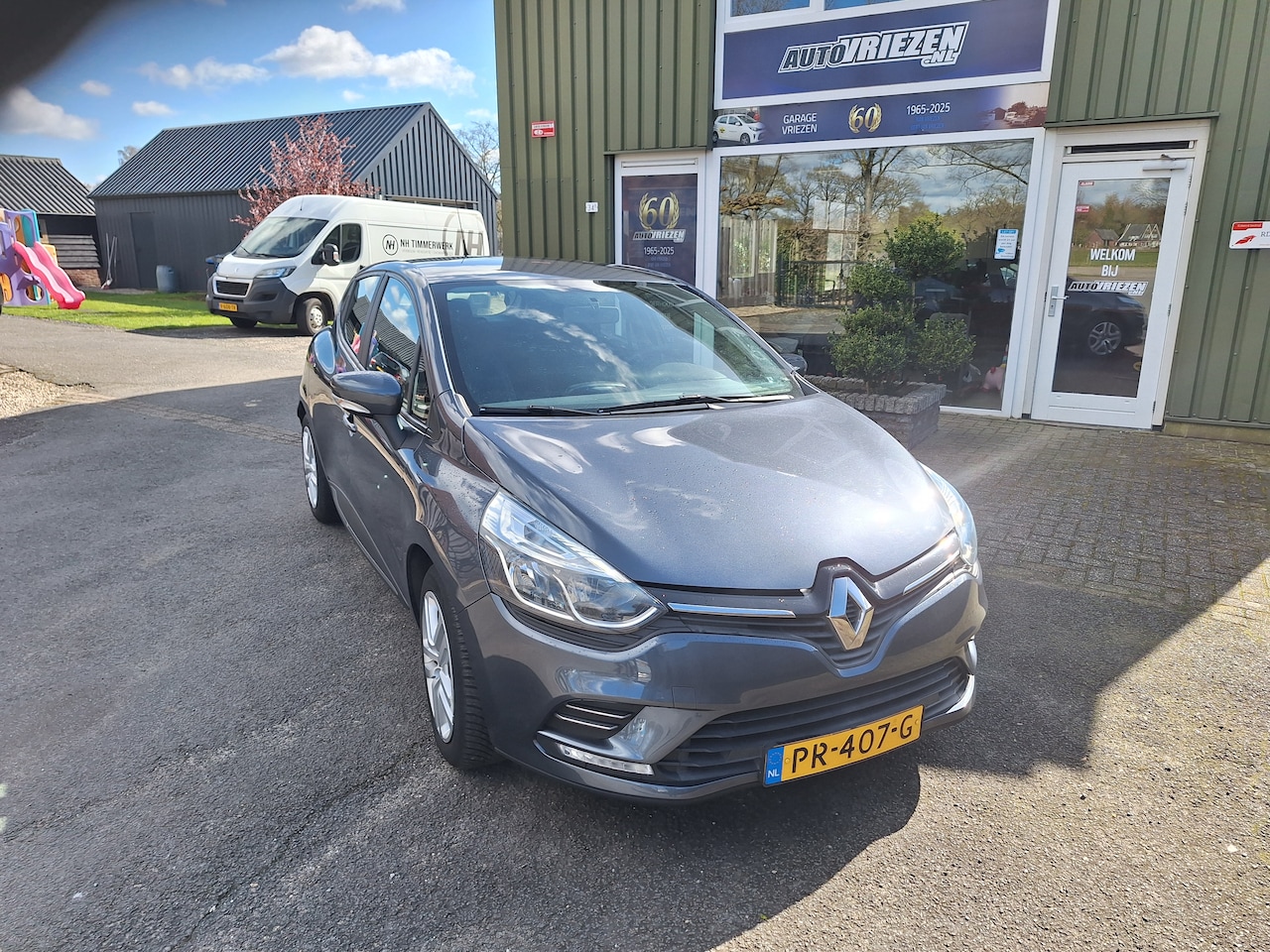 Renault Clio - 0.9 TCe Ecoleader Zen clio met navigatie en cruise control