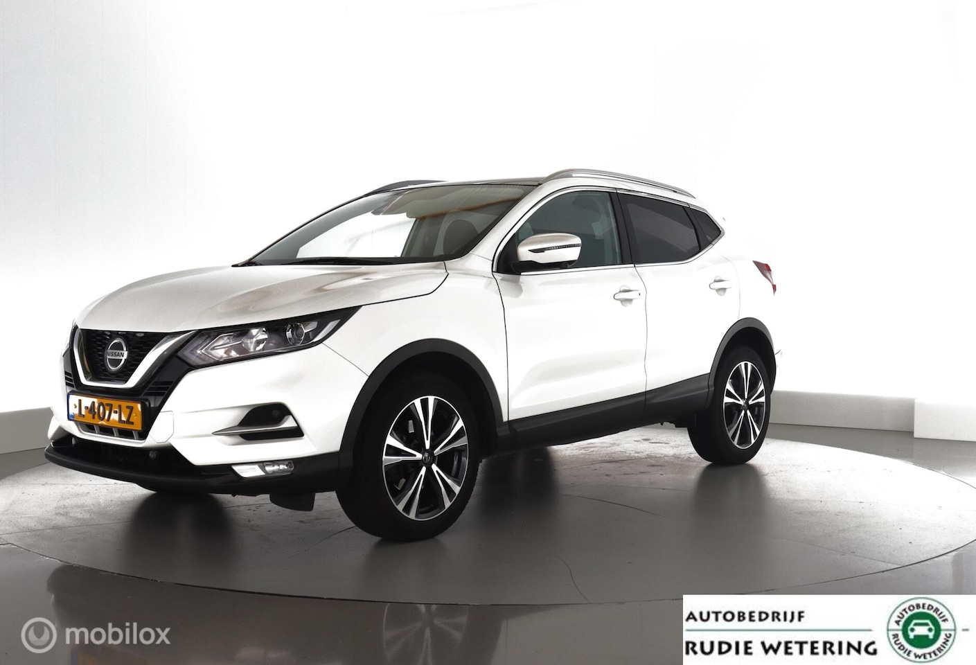 Nissan Qashqai - 1.3 158PK Automaat Design Edition pano|trekhaak|nav|cam|lmv18 - AutoWereld.nl