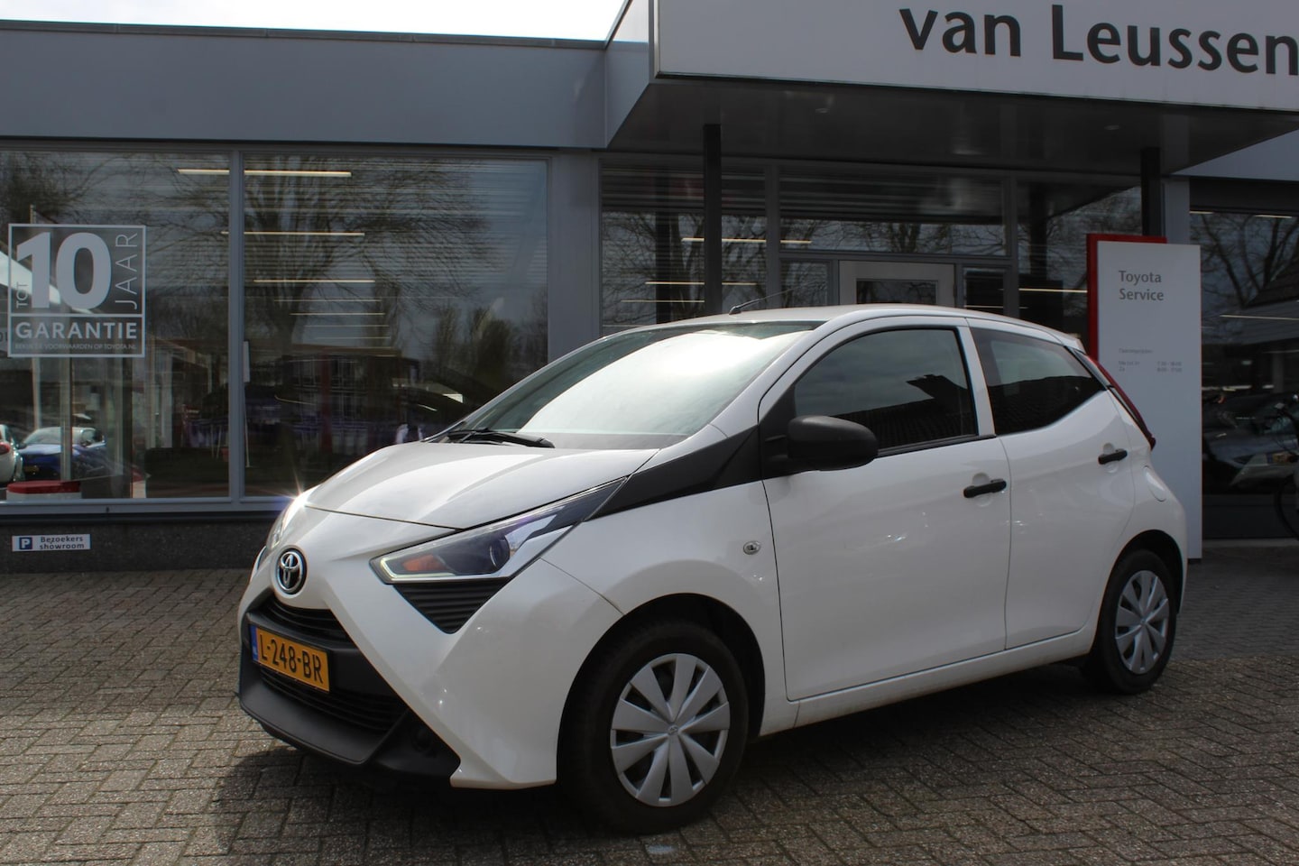 Toyota Aygo X - X-FUN 5-DEURS AIRCO CENTRALE VERGRENDELING 1E EIGENAAR NL-AUTO - AutoWereld.nl