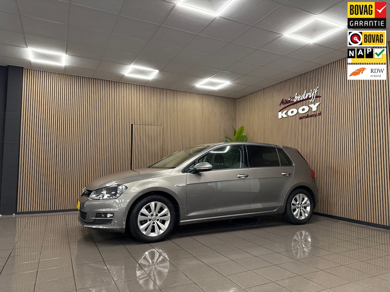 Volkswagen Golf - 1.0 TSI Comfortline * Navigatie / Trekhaak / Cruise control / LM Velgen / NL Auto * - AutoWereld.nl