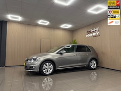 Volkswagen Golf - 1.0 TSI Comfortline * Navigatie / Trekhaak / Cruise control / LM Velgen / NL Auto