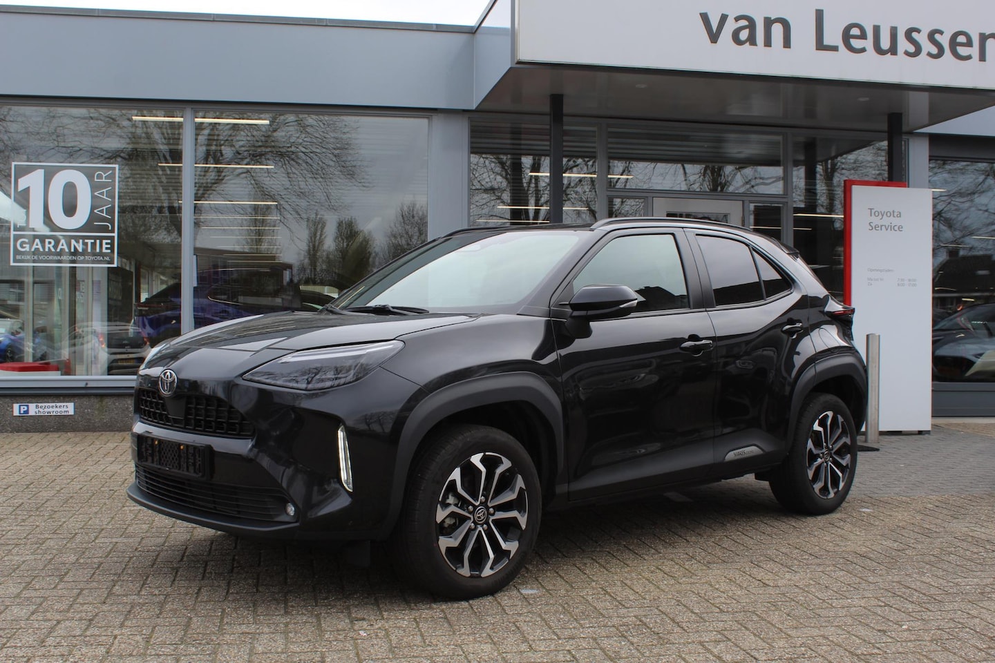 Toyota Yaris Cross - 1.5 HYBRID FIRST EDITION STOEL-STUUR-RUITENWISSER VERW. KEYLESS AD-CRUISE APPLE/ANDROID - AutoWereld.nl