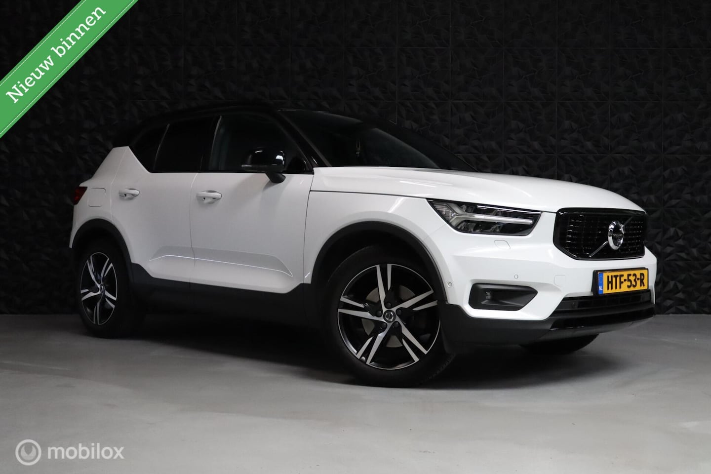 Volvo XC40 - 2.0 T5 AWD R-Design Intro Edition | Pano | H&K | - AutoWereld.nl