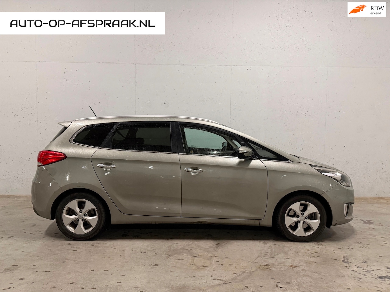 Kia Carens - 2.0 Automaat 7persoons Navi Camera Trekhaak Airco Cruise PDC Clima APK - AutoWereld.nl