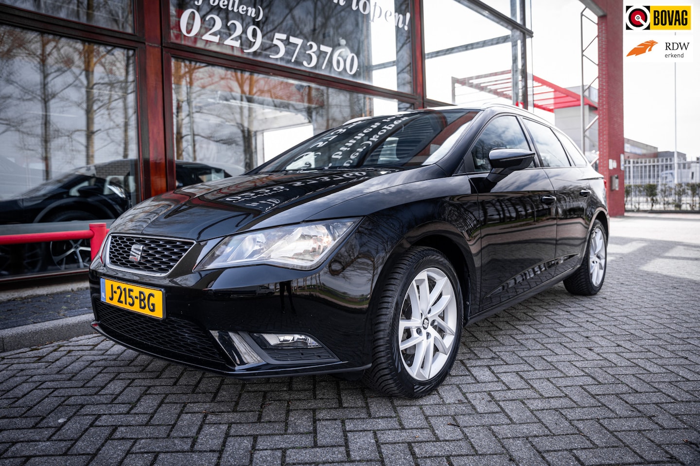 SEAT Leon ST - 1.2 TSI Style | Carplay | Parkeerhulp | Cruise control | Stuurwielbediening | - AutoWereld.nl
