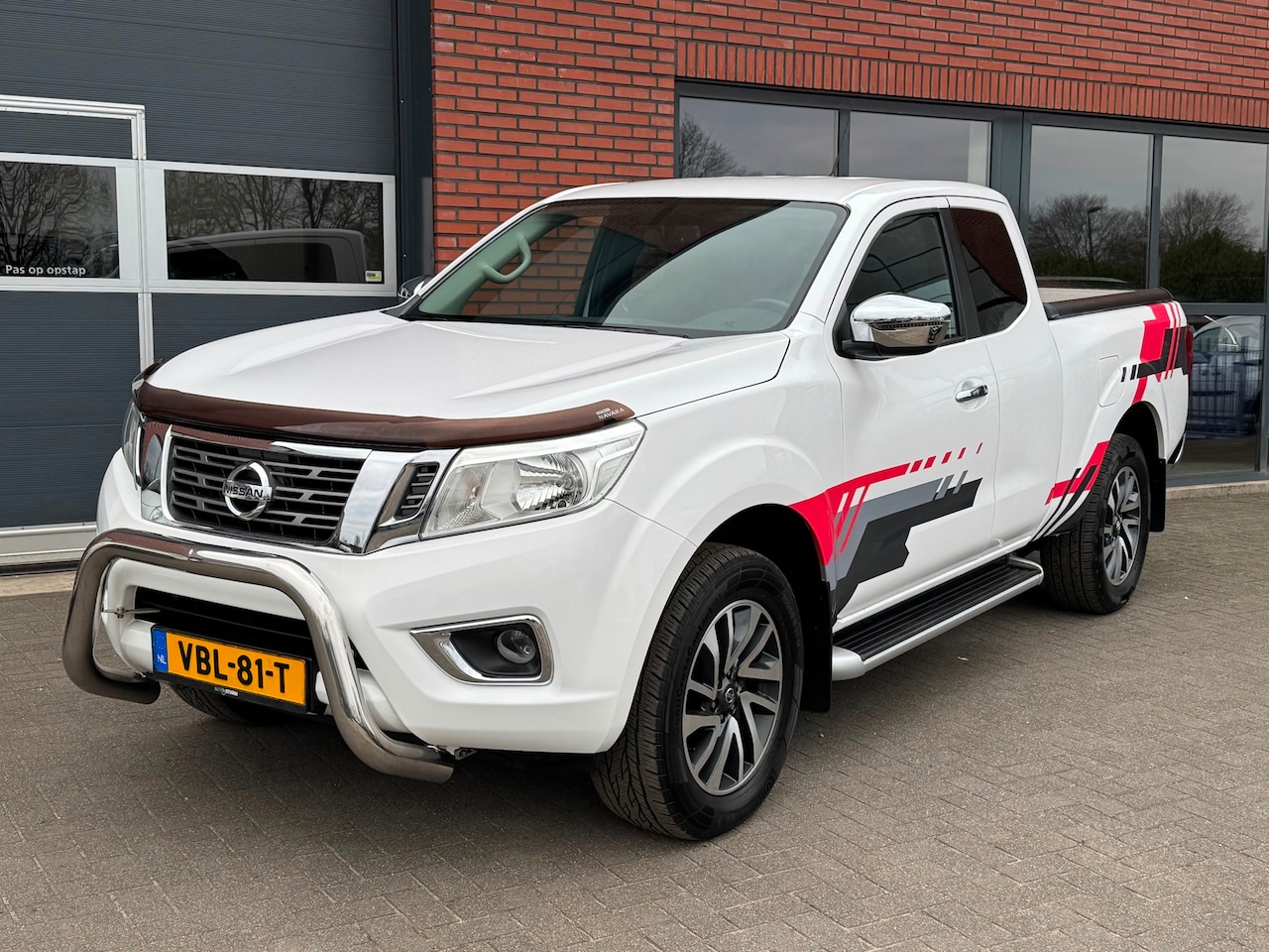 Nissan Navara - 2.3 dCi NP300 N-Connecta King Cab MARGE Airco Cruise Navi Camera - AutoWereld.nl