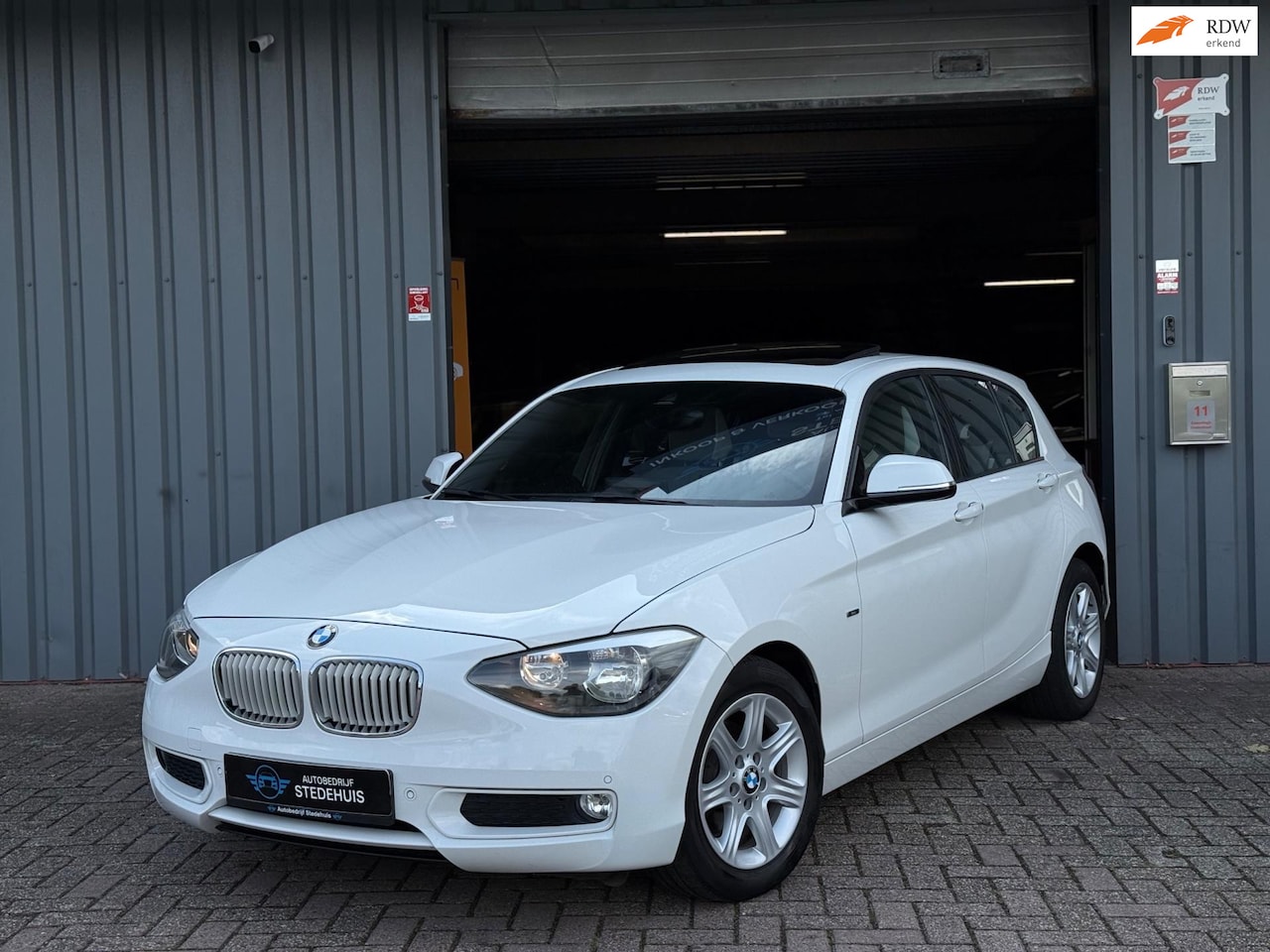 BMW 1-serie - 116i Business+ Urban Opendak | Navi | PDC - AutoWereld.nl