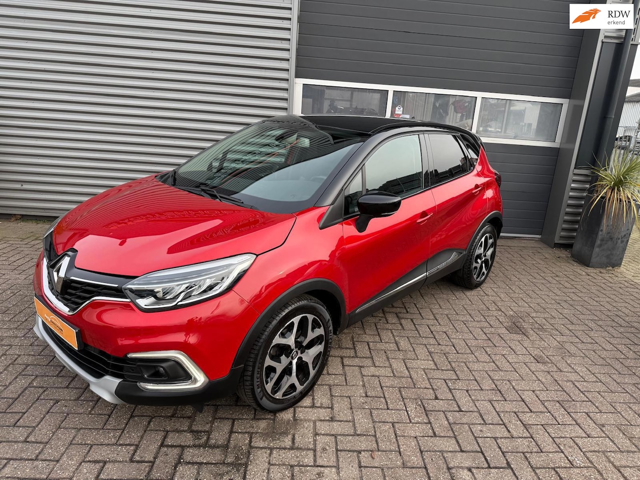 Renault Captur - 1.3 TCe 155 Intens | NAVI | LED | KEYLESS - AutoWereld.nl