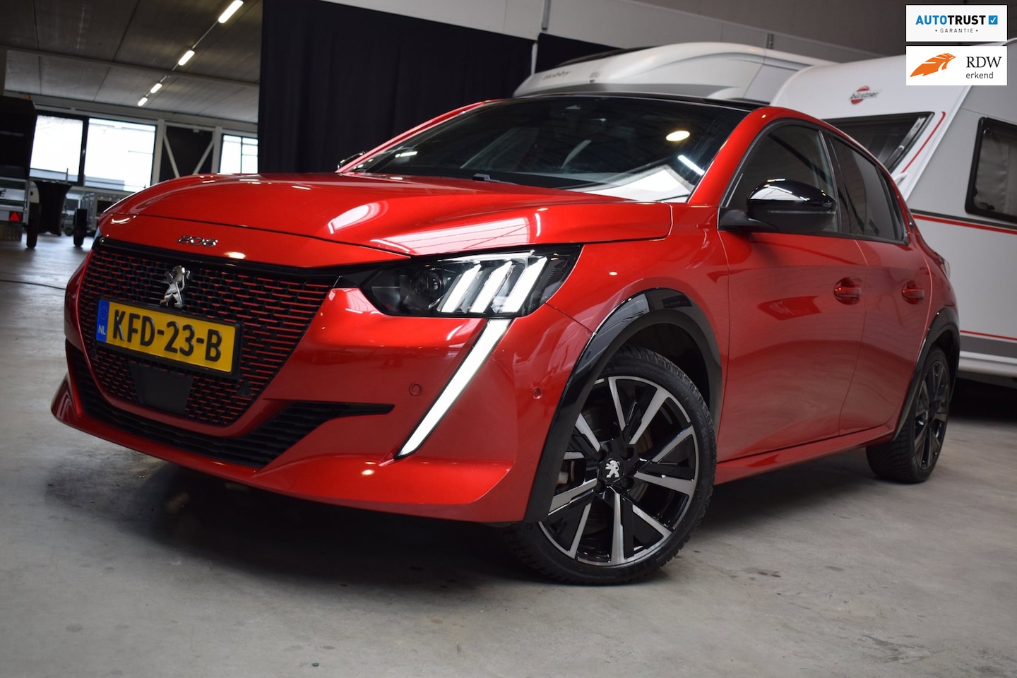 Peugeot e-208 - EV GT Line 50 kWh panorama dak - AutoWereld.nl