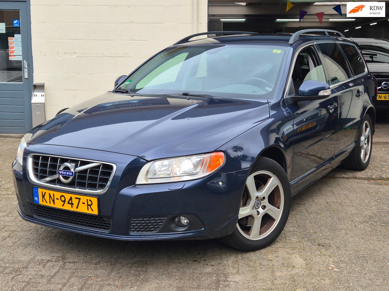 Volvo V70 - 2.4 D5 Summum AUT. *RIJDT PERFECT* 2010 - AutoWereld.nl