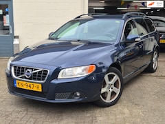 Volvo V70 - 2.4 D5 Summum AUT. *RIJDT PERFECT* 2010