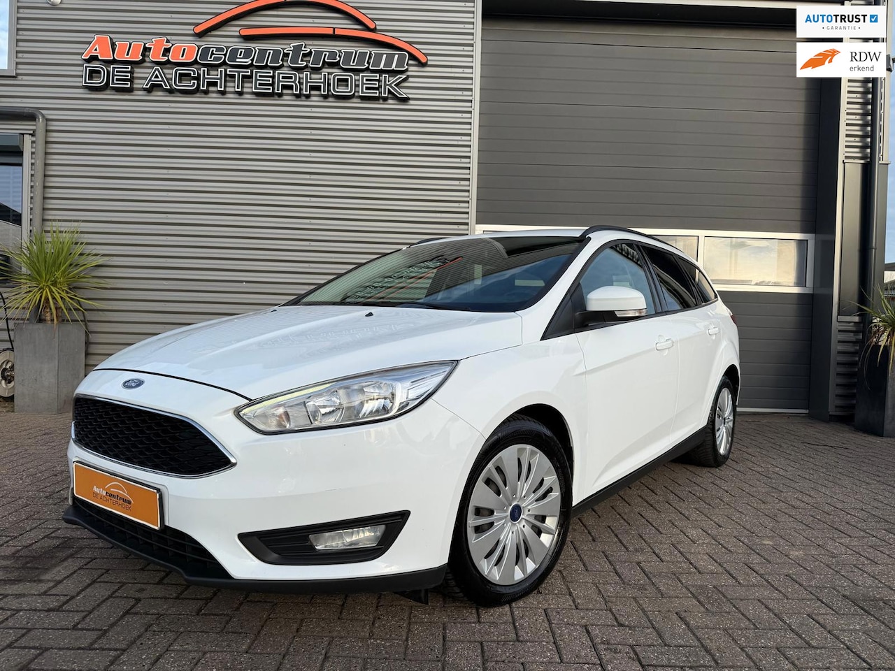 Ford Focus Wagon - 1.0 125 Pk | Navi | PDC | Stoelverwarming!!! - AutoWereld.nl