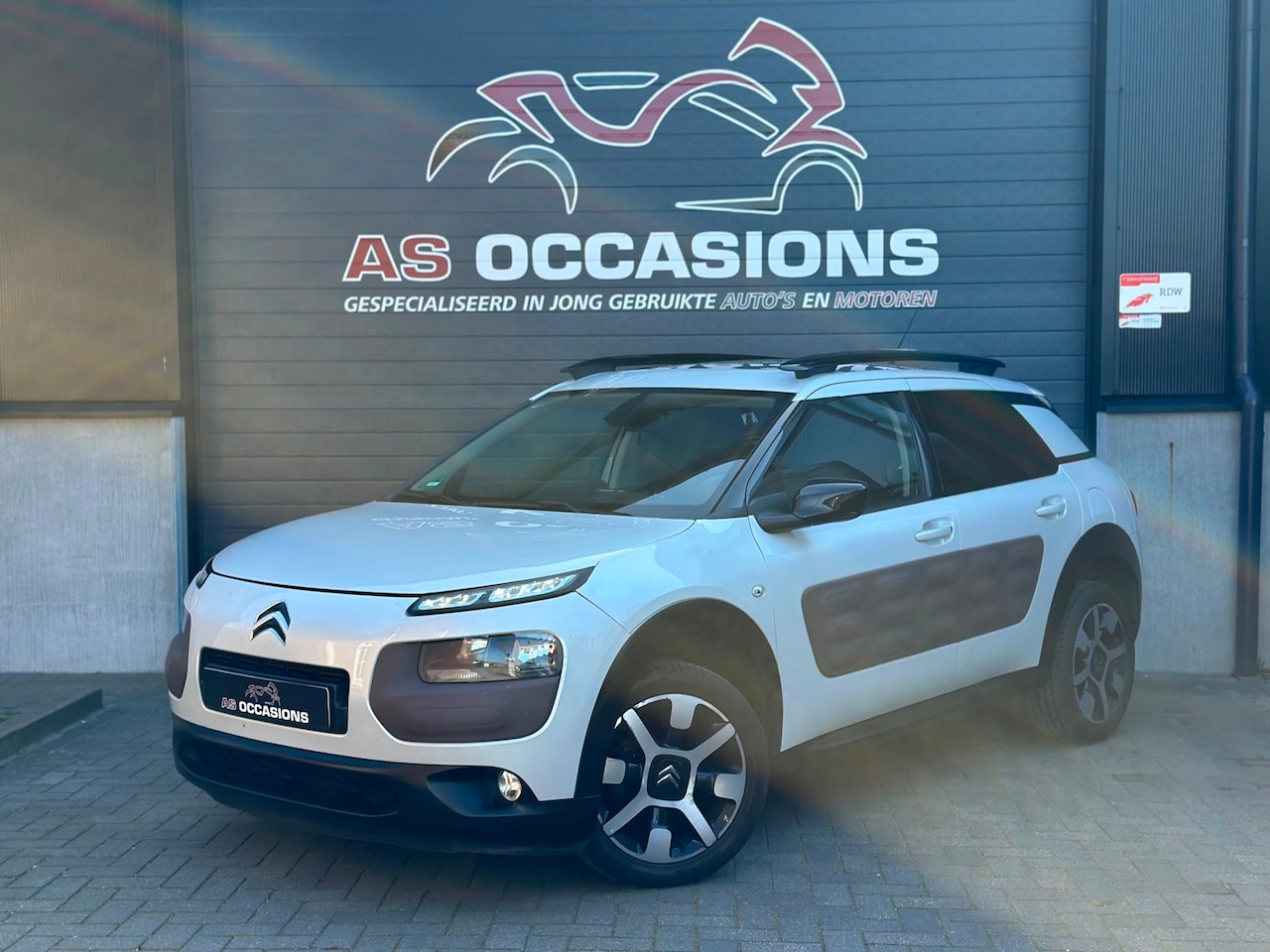 Citroën C4 Cactus - 1.2 PureTech - Pano - Cam - Airco - AutoWereld.nl
