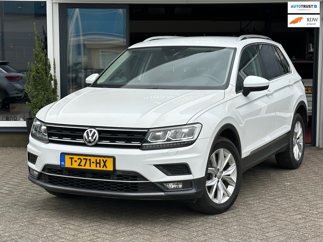 Volkswagen Tiguan - 2.0 TSI 4Motion Highline - 360 - Massagefunctie - AutoWereld.nl