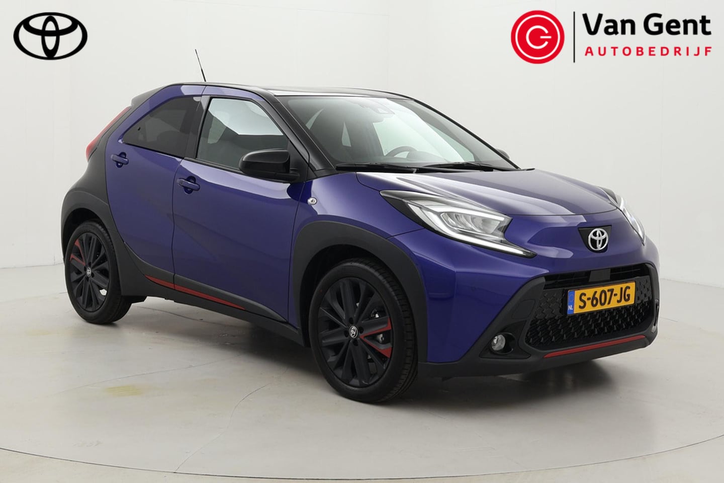 Toyota Aygo X - 1.0 VVT-i S-CVT Premium | Parkeersensoren | Stoelverwarming | Camera | Adaptive cruise | A - AutoWereld.nl