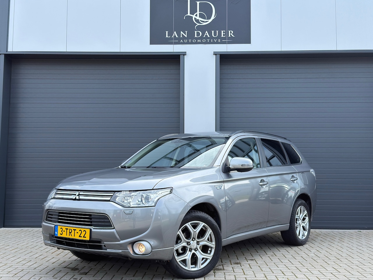 Mitsubishi Outlander - 2.0 PHEV Executive Edition / TREKHAAK - AutoWereld.nl