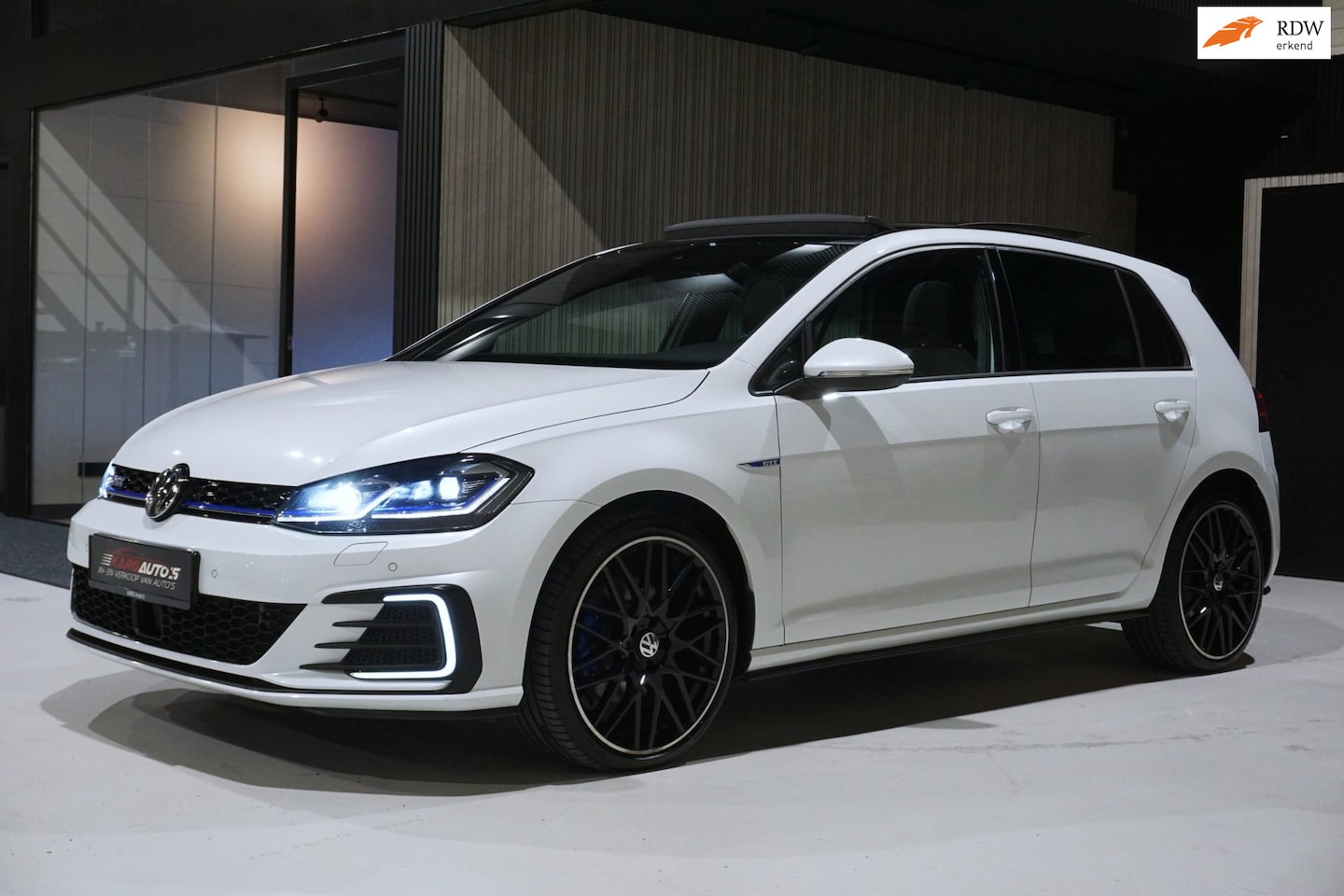 Volkswagen Golf - 1.4 TSI PHEV GTE Pano Carplay Camera ACC VOL - AutoWereld.nl