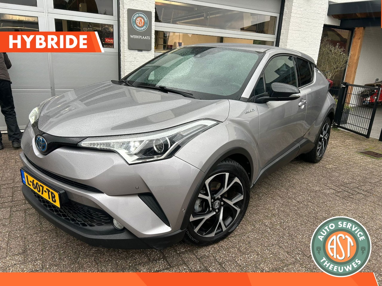 Toyota C-HR - 1.8 Hybrid Executive Ultimate NAVI|CAMERA|STOELVERWARMING - AutoWereld.nl